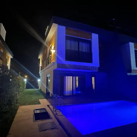 Elegant Life Luxury 005 فيلة